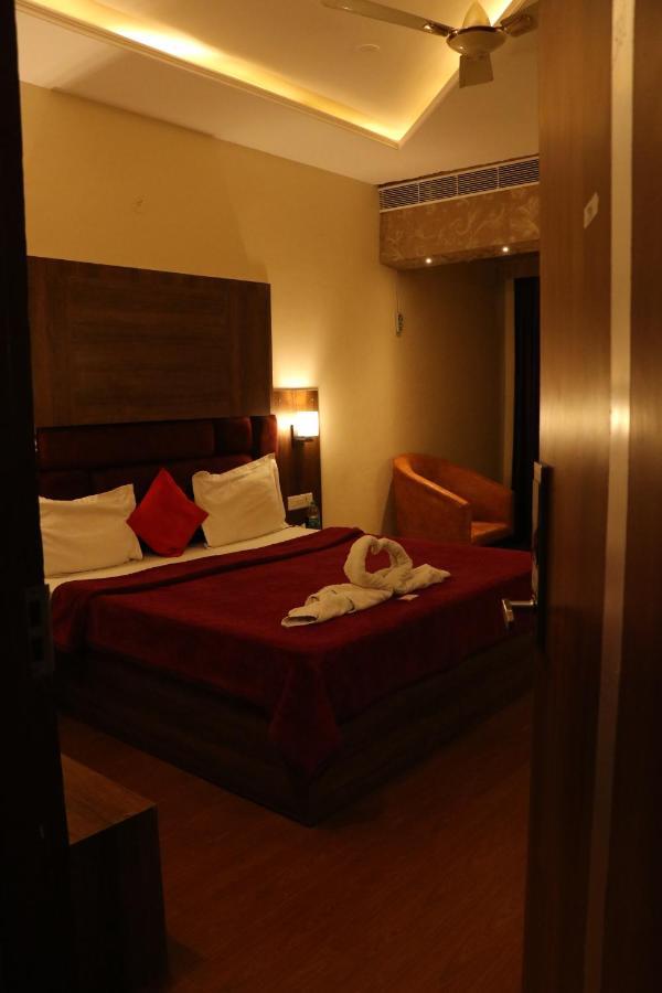 Hotel Pushap Palace Patiala Exterior photo