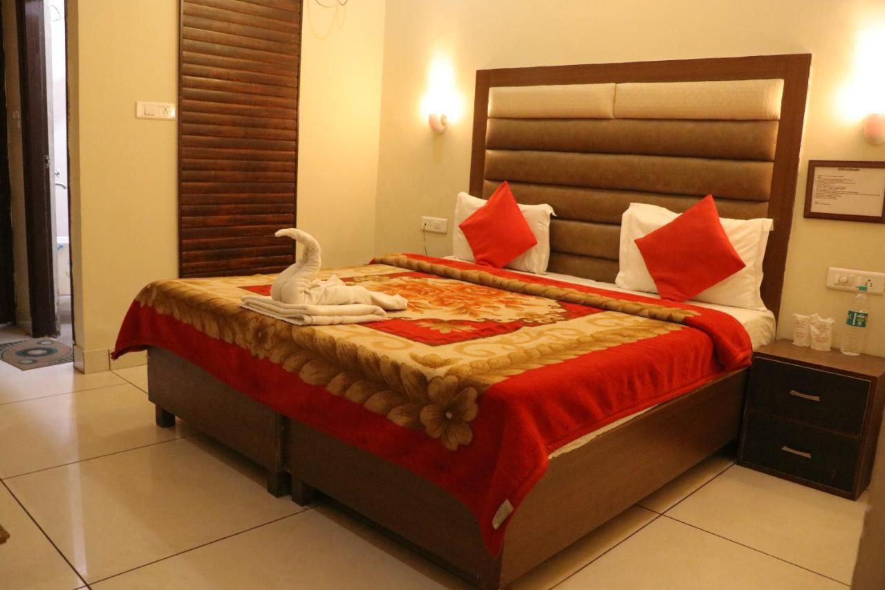 Hotel Pushap Palace Patiala Exterior photo