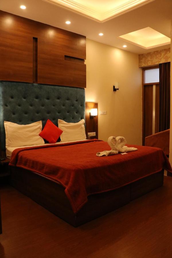 Hotel Pushap Palace Patiala Exterior photo
